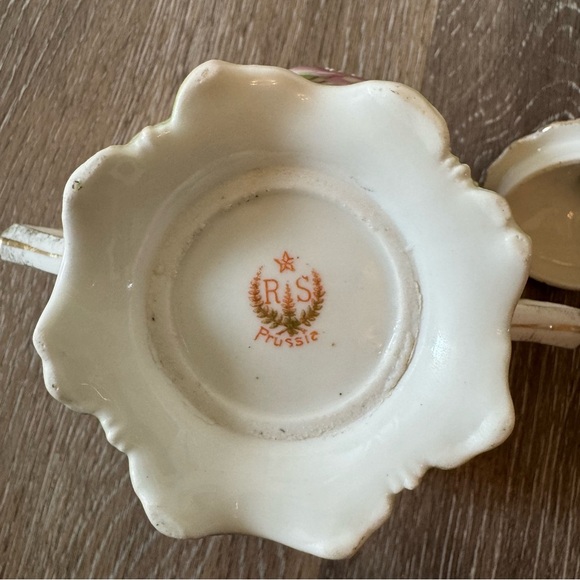 “SOLD” Antique R.S. Prussia Sugar Bowl Hand Painted Flowers Pastel Background - Picture 10 of 11